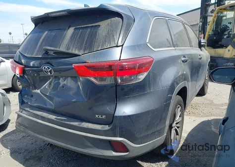 2017 Toyota Highlander Xle z USA, uszkodzony, nr VIN 5TDKZRFH3HS514241